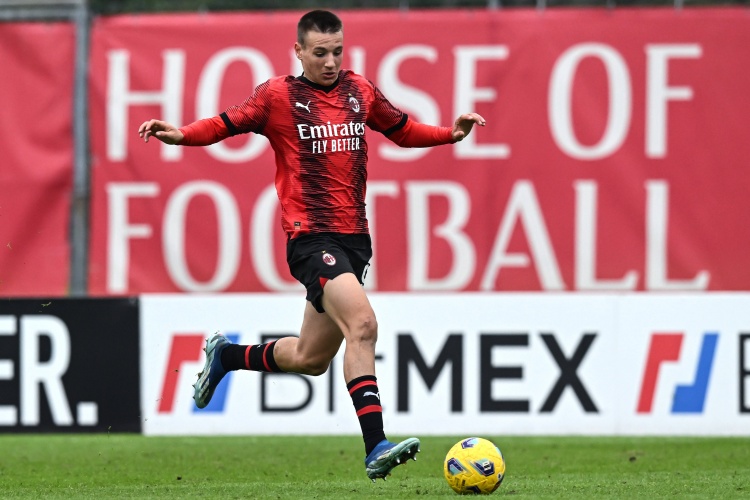 世界杯在线观看-隆戈:卡马达不会冬窗回归米兰,他将继续效力莱切到本赛季结束