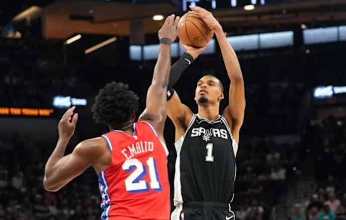 世界杯官方会员-马刺60胜：文班vs恩比德的今昔